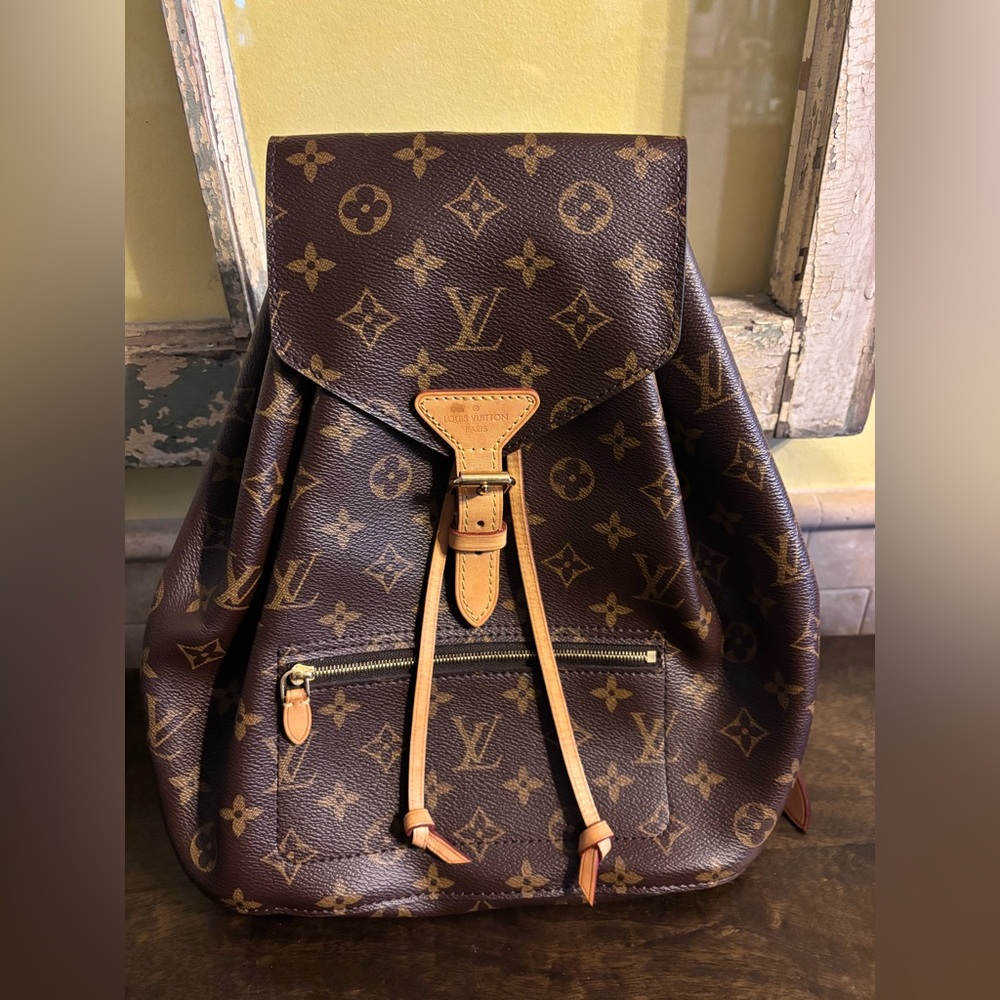Authentic LIKE NEW Montsouri Louis Vuitton Classic Monogram Backpack